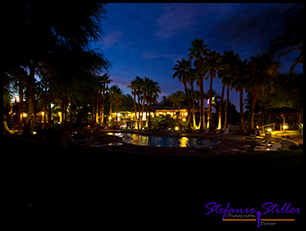 Oasis Pool bei Nacht 