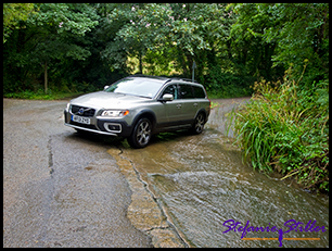 Volvo bei Wasserdruchquerung