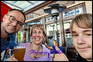 Gruppen Selfie im Pub