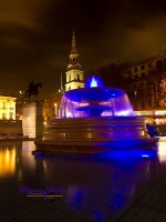 Brunnen bei Nacht