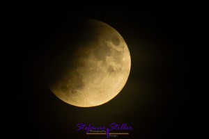 Der Mond gerät in den Erdschatten