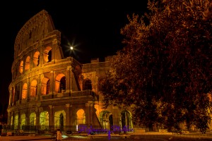 Colosseum bei Vollmond