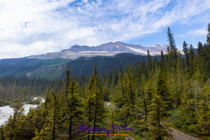 Bergkulisse bei den Takakkaw Falls